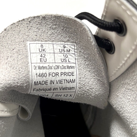 Dr. Martens 1460 Pride Boots Fuyuki Kanai Manga Art Leather Mens 9 Womens 10 NWO - Picture 13 of 13